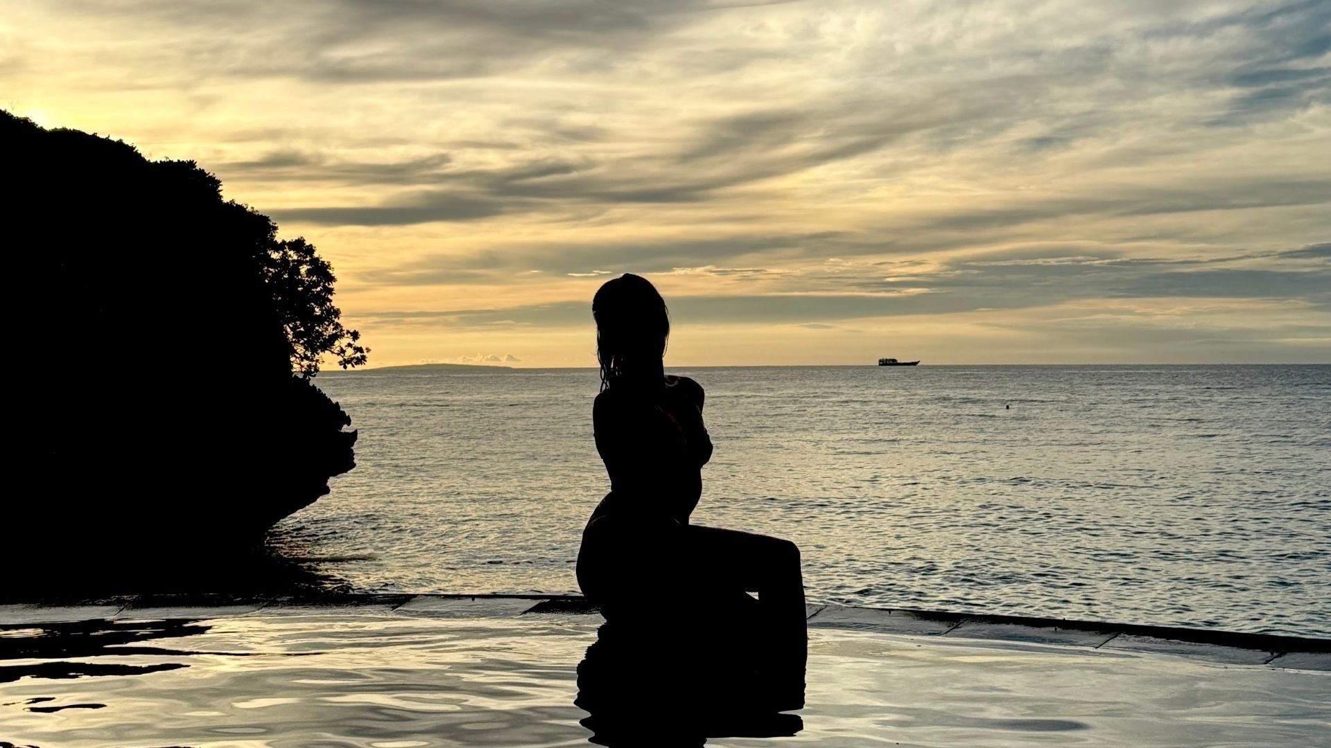 Booking Experience: tropical destination booking